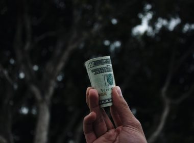 Czym są całkowite zmienne koszty jednostkowe?