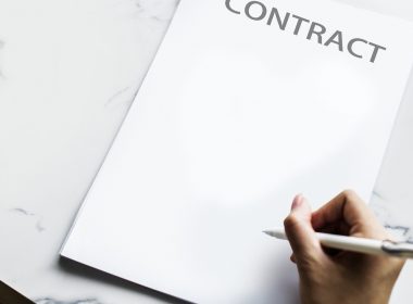 Kontrakt długoterminowy - czym jest? Definicja pojęcia