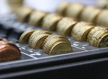 Czym są koszty bezpośrednie? Definicja pojęcia